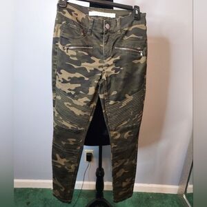 Tinseltown Camo Ribbed Jeans Size 5 Juniors